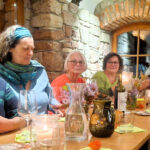 Weinkunde weiblich – goldener Weißwein