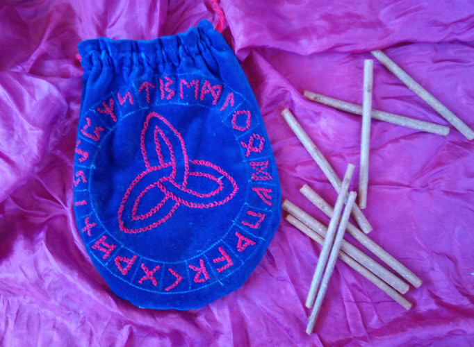 Friggs Spindel und Eponas Pferd - die weibliche Seite der Runen